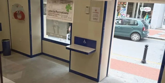 Interior de Lotería Pormetxeta en Barakaldo, administración de lotería con más de 60 años