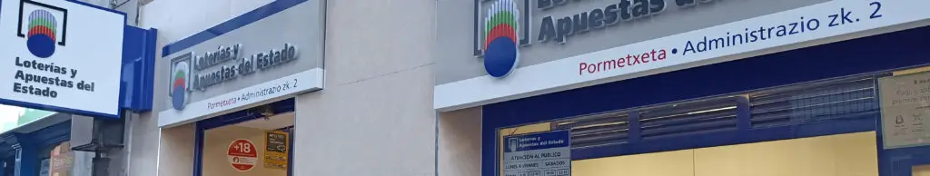 Carteles de la entrada a Lotería Pormetxeta en Barakaldo, administración de lotería con más de 60 años